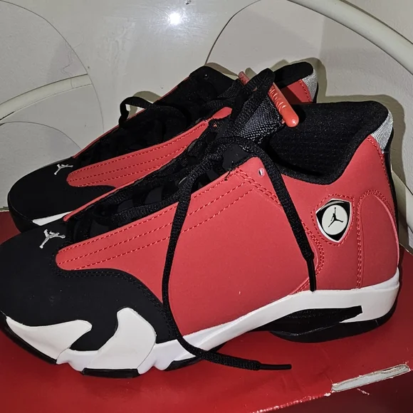 Sneakers - Picture 3 of 8